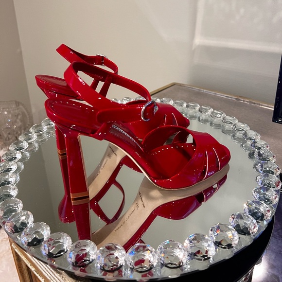 Manolo Blahnik heels! BRAND NEW, NEVER WORN - Picture 3 of 4